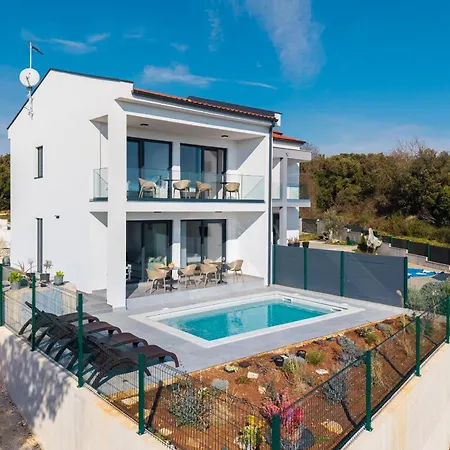 New Artec With Sea View Villa Marčana